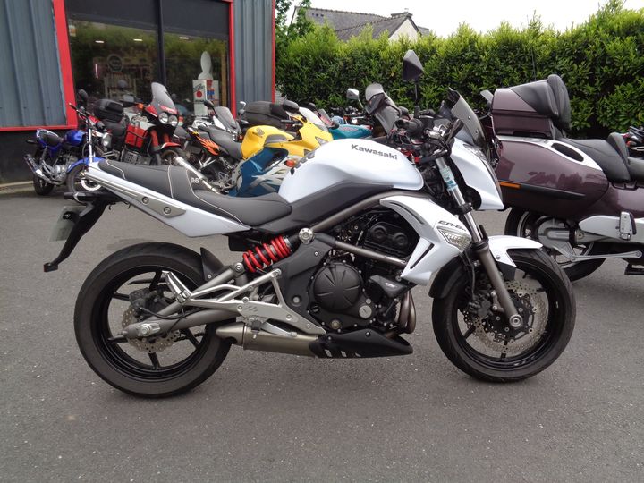 A vendre ER-6N de 2009 avec 23313 km prix 3745€ . …