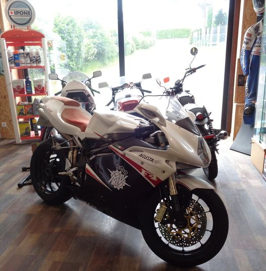 A vendre MV AGUSTA F4 312R couleur origine de 2007…