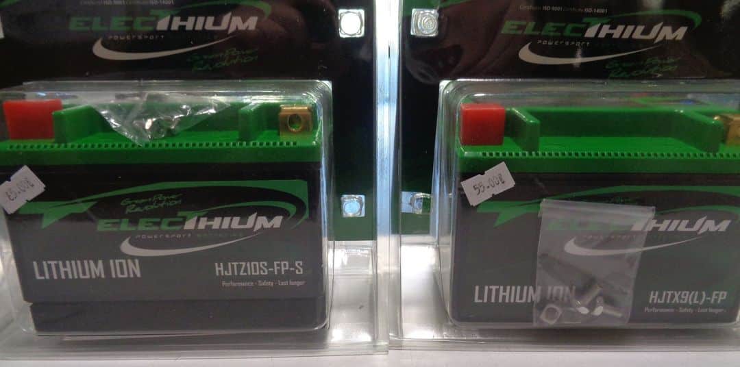 Batterie lithium 55€ la YTX9-BS 65€ la YTZ10 .