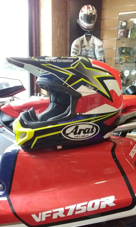 Les casques ARAI toujours disponible chez Performa…