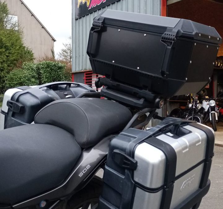 Merci de garder vos valises pour les vacances, pas pour l’atelier, ça prend d…