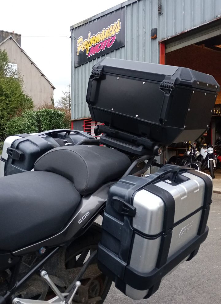 Merci de garder vos valises pour les vacances, pas pour l'atelier, ça prend de la place.