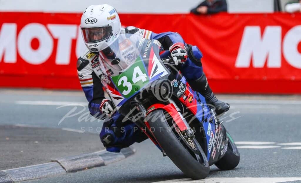 Photo dun pilote atypique 1 1397879118794070 - Landivisiau Finistère Photo dun pilote atypique 1 1397879118794070 - Landivisiau Finistère