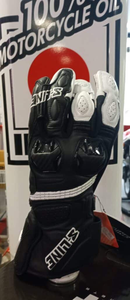 Nouveau gant racing S LINE disponible en magasin prix 70E 1 1622335556348424 - Landivisiau Finistère Nouveau gant racing S LINE disponible en magasin prix 70E 1 1622335556348424 - Landivisiau Finistère